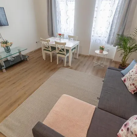 Emily's Lovely Place * Budapeste