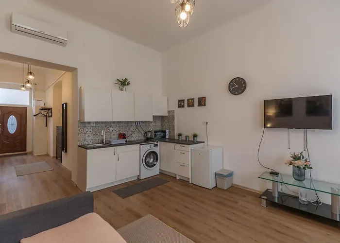 Emily's Lovely Place Apartment